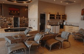 Breathtaker On High Spa Retreat - Attractions Brisbane 1