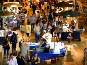 Surfers Paradise Beachfront Markets - Attractions Brisbane 0