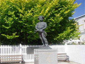 Alexander Cameron Statue - Attractions Brisbane 0