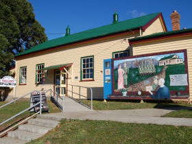 Sheffield TAS Attractions Brisbane