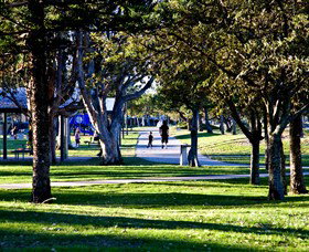 Paradise Point Parklands - Attractions Brisbane 0