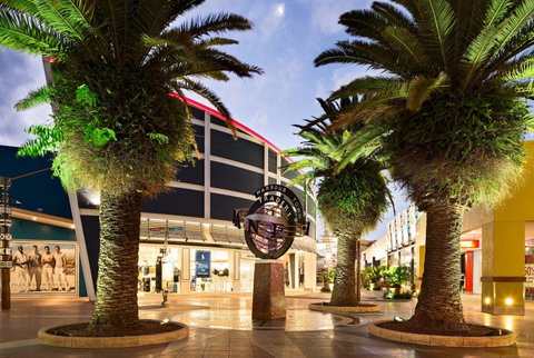 Harbour Town Outlet Shopping Centre - Attractions Brisbane 0