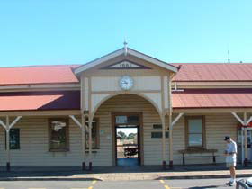 Maryborough Railway Station - Attractions Brisbane 0