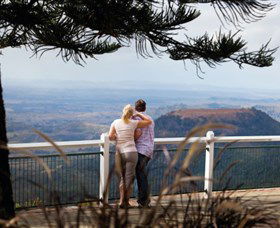 Picnic Point Lookout And Parkland - Attractions Brisbane 0