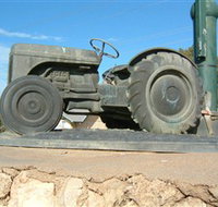Ferguson Tractor Monument - Attractions Brisbane