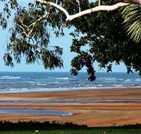 Beachfront Hotel - Attractions Brisbane