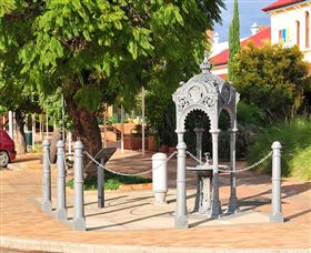 Witcombe Fountain - Attractions Brisbane 1