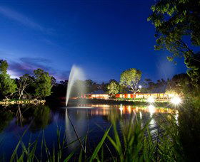 Savannah Visitor Plaza, Taronga Western Plains Zoo Dubbo - Attractions Brisbane 3