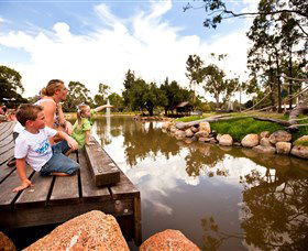 Savannah Visitor Plaza, Taronga Western Plains Zoo Dubbo - Attractions Brisbane 7