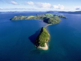 Molle Islands National Park - Attractions Brisbane 1