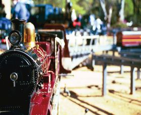 Willans Hill Miniature Railway - Attractions Brisbane 1