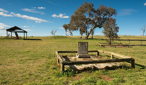 Yuranighs Aboriginal Grave Historic Site - Attractions Brisbane 1