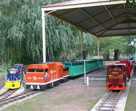 Holbrook Miniature Railway - Attractions Brisbane 1