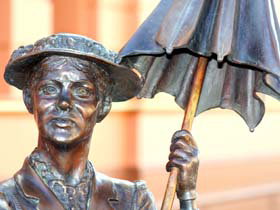 Mary Poppins Statue - Attractions Brisbane 1