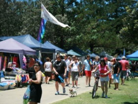 Broadbeach Art And Craft Markets - Attractions Brisbane 0