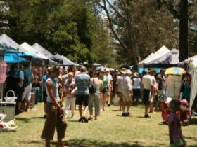 Broadbeach Art And Craft Markets - Attractions Brisbane 1