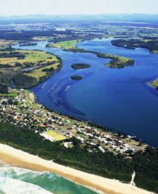Manning Point Beach - Attractions Brisbane 0