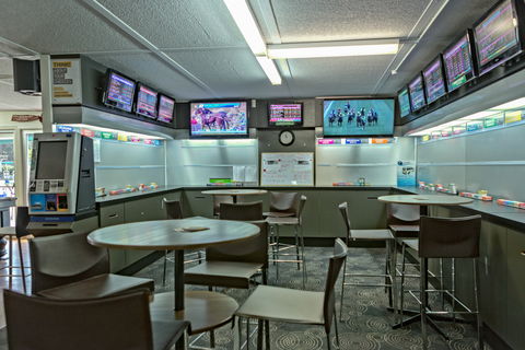 Lake Conjola Bowling Club - Attractions Brisbane 4