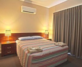 Cable Beachside Villas - Attractions Brisbane 13