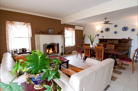 Villa Cavour Bed And Breakfast - Attractions Brisbane 4