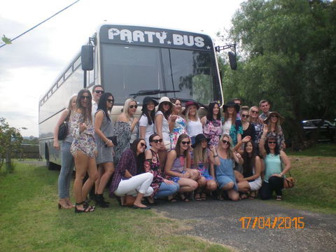 R & R Bus And Leisure Hire - Attractions Brisbane 0