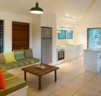 The Retreat Beach Houses - Attractions Brisbane