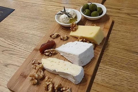 Hobart Small Group Wine Tour Saturday Afternoon: Wines, Gins & Cheeses - Attractions Brisbane 4