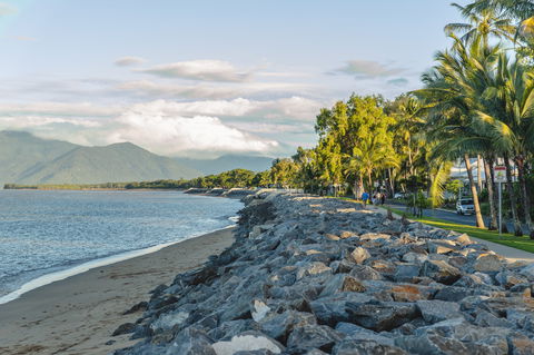 Machans Beach - Attractions Brisbane 1