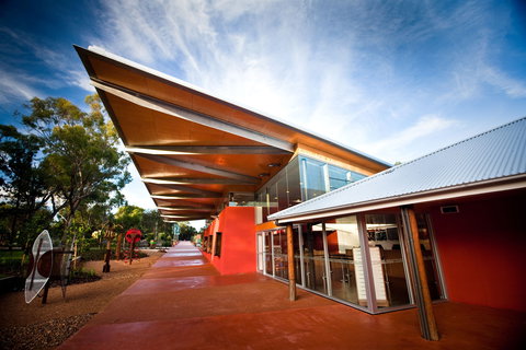Savannah Visitor Plaza, Taronga Western Plains Zoo Dubbo - Attractions Brisbane 1