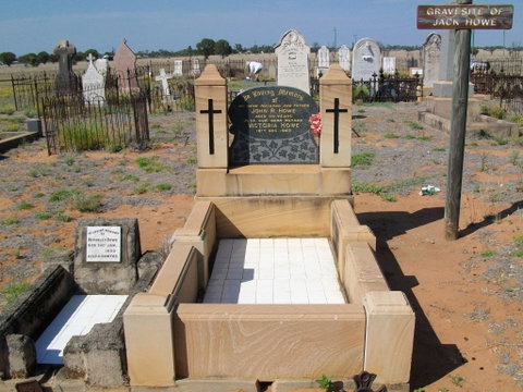 Blackall Cemetery - Attractions Brisbane 0