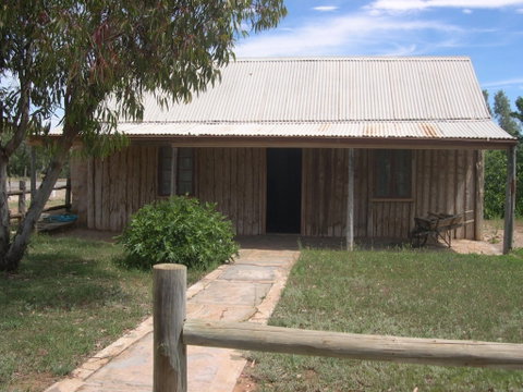Early Settlers Cottage (Solly's Hut) - Attractions Brisbane 0