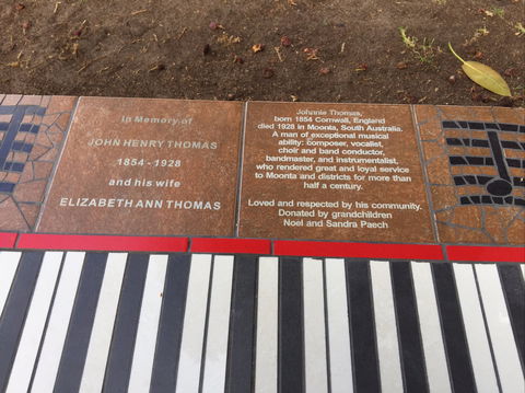 Piano Park Bench, Moonta - Attractions Brisbane 1