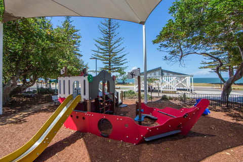 Scarborough Beach Park - Attractions Brisbane 2