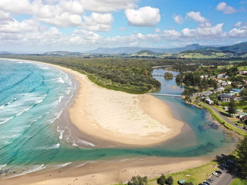 Seven Mile Beach, Gerroa - Attractions Brisbane 0