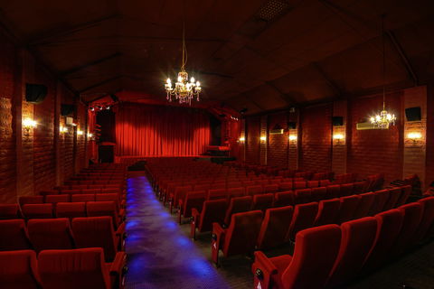 Avoca Beach Picture Theatre - Attractions Brisbane 1