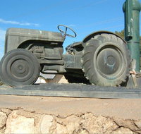 Ferguson Tractor Monument - Attractions Brisbane