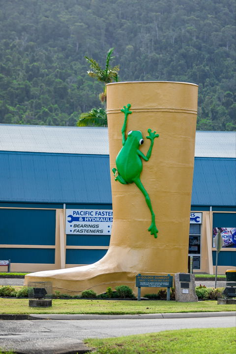Tully Golden Gumboot - Attractions Brisbane 0