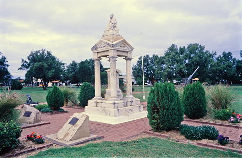 Weeping Mother Memorial - Attractions Brisbane 0
