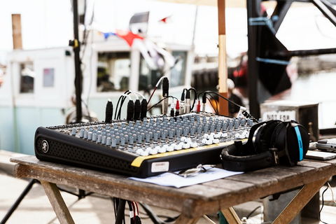 Apollo Bay Radio 87.6 FM - Attractions Brisbane 0