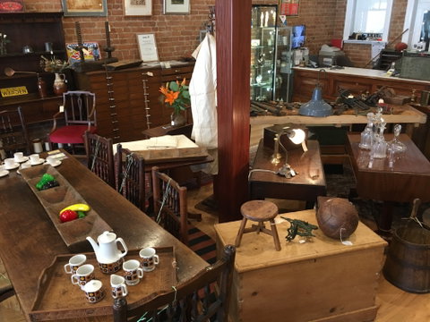 Braidwood Antiques - Attractions Brisbane 2