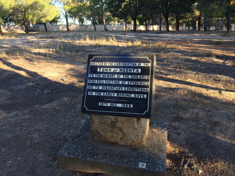 Moonta Cemetery Walks - Attractions Brisbane 1