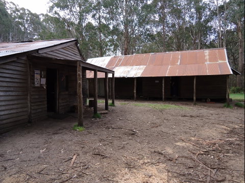 Razorback Hut - Attractions Brisbane 0