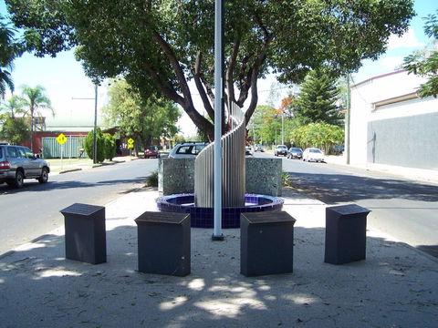 Emerald War Memorial - Attractions Brisbane 0