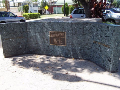 Emerald War Memorial - Attractions Brisbane 1