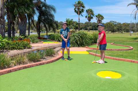 Port Macquarie Driving Range And Mini Golf - Attractions Brisbane 2