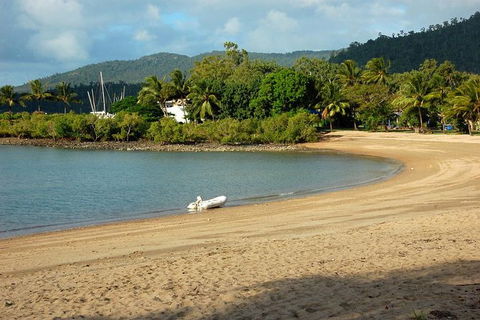 Shared Arrival Transfer: Proserpine Airport To Airlie Beach & Surrounds - Attractions Brisbane 4