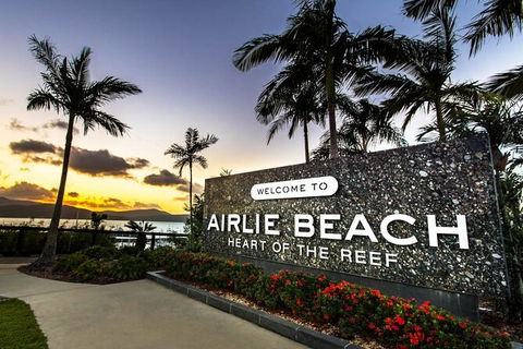 Shared Arrival Transfer: Proserpine Airport To Airlie Beach & Surrounds - Attractions Brisbane 2