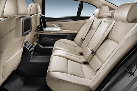 Arrival Private Transfer Melbourne Airport MEL To Melbourne City By Business Car - Attractions Brisbane 1