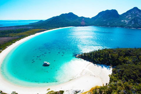 Wineglass Bay Private Charter Service - Attractions Brisbane 2